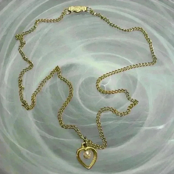 Vintage Gold Tone Heart with Pearl Accent Necklace - Picture 2 of 3